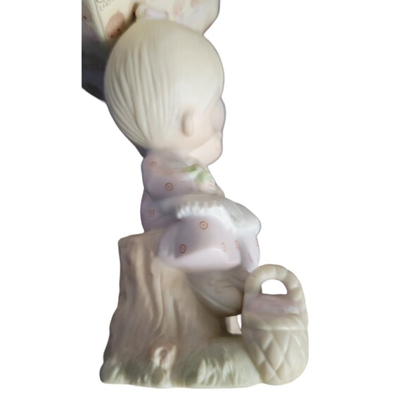 1989 Precious Moments Love One Another Boy & Girl on a Tree Stump Figurine - Picture 4 of 8